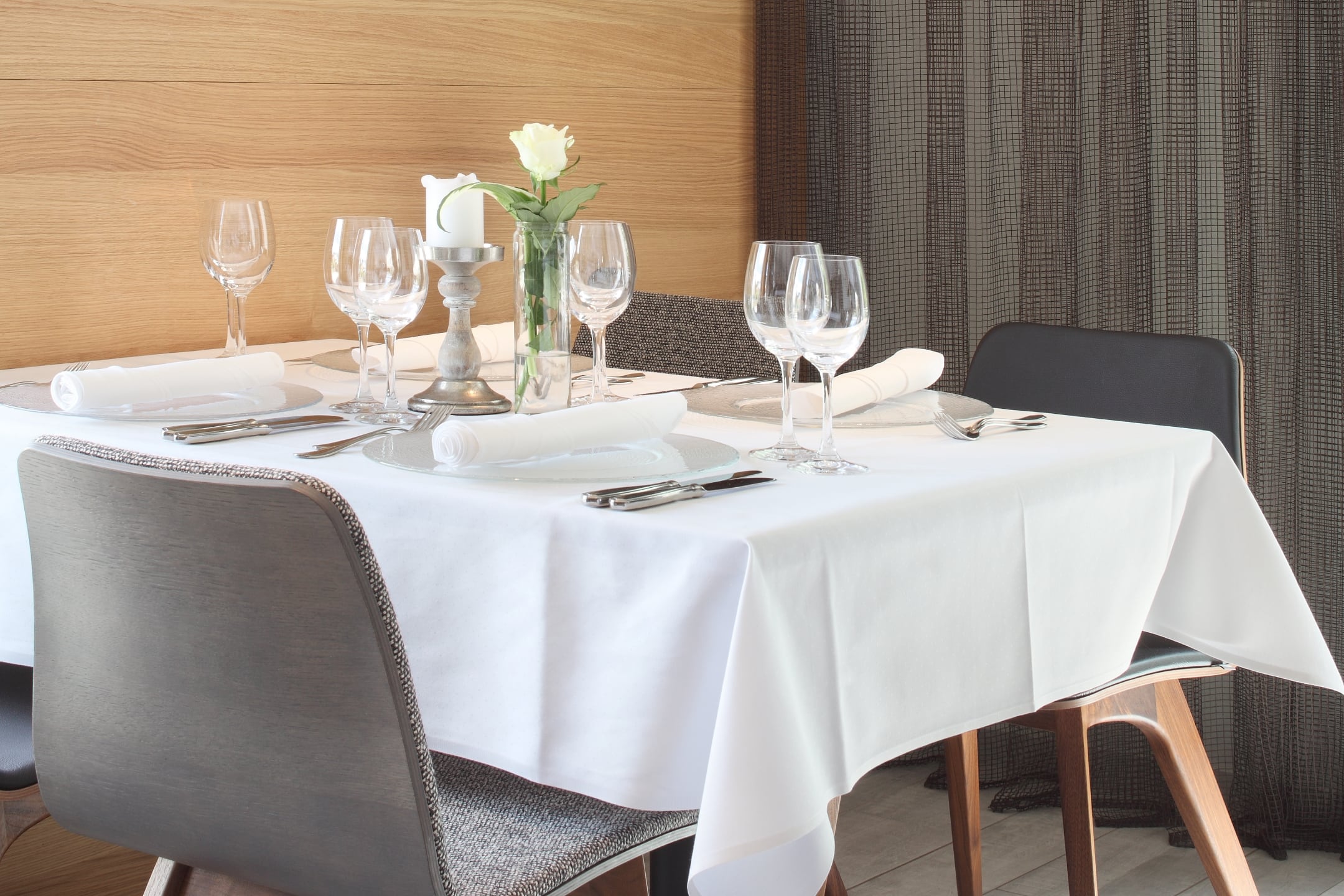 Tisch im Restaurant Hiller